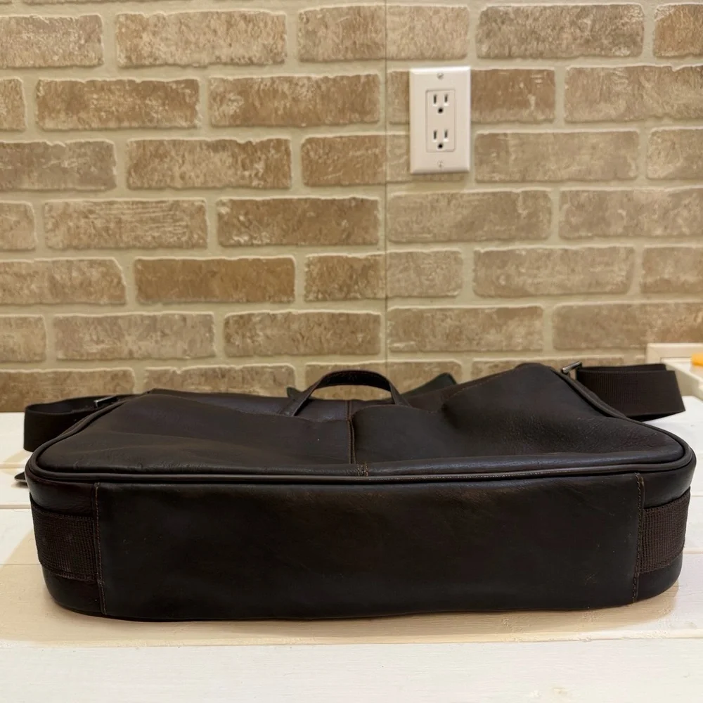 KENNETH COLE REACTION COLOMBIAN LEATHER CROSSBODY MESSENGER BAG